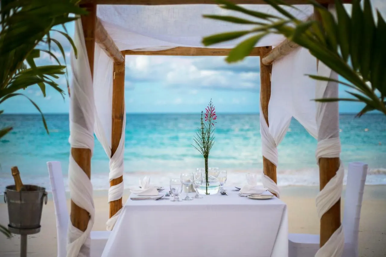 Pineapple Beach Club (Adults Only) Long Bay